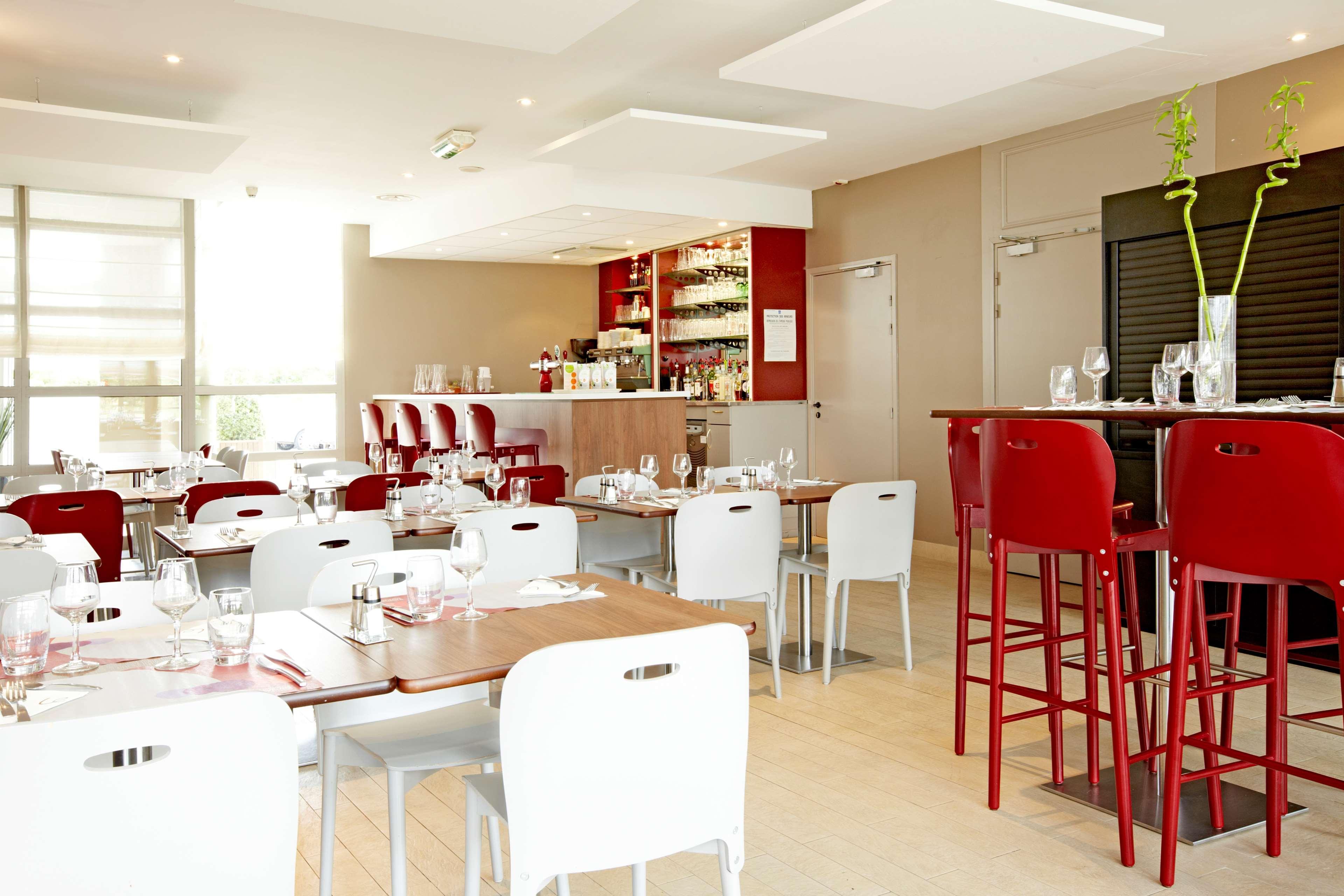กัมปานีเล มาร์น ลา วายี บุสซี แซ็ง ฌอร์ช Hotel ร้านอาหาร รูปภาพ